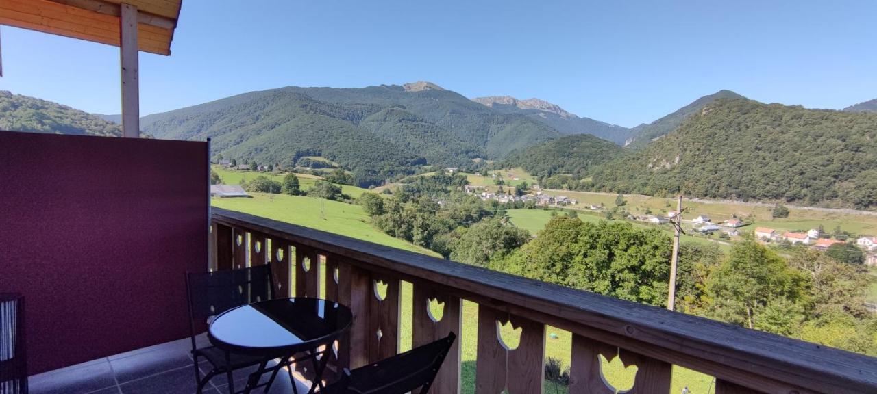 Maison D'Hotes Le Shorten Heches Esterno foto