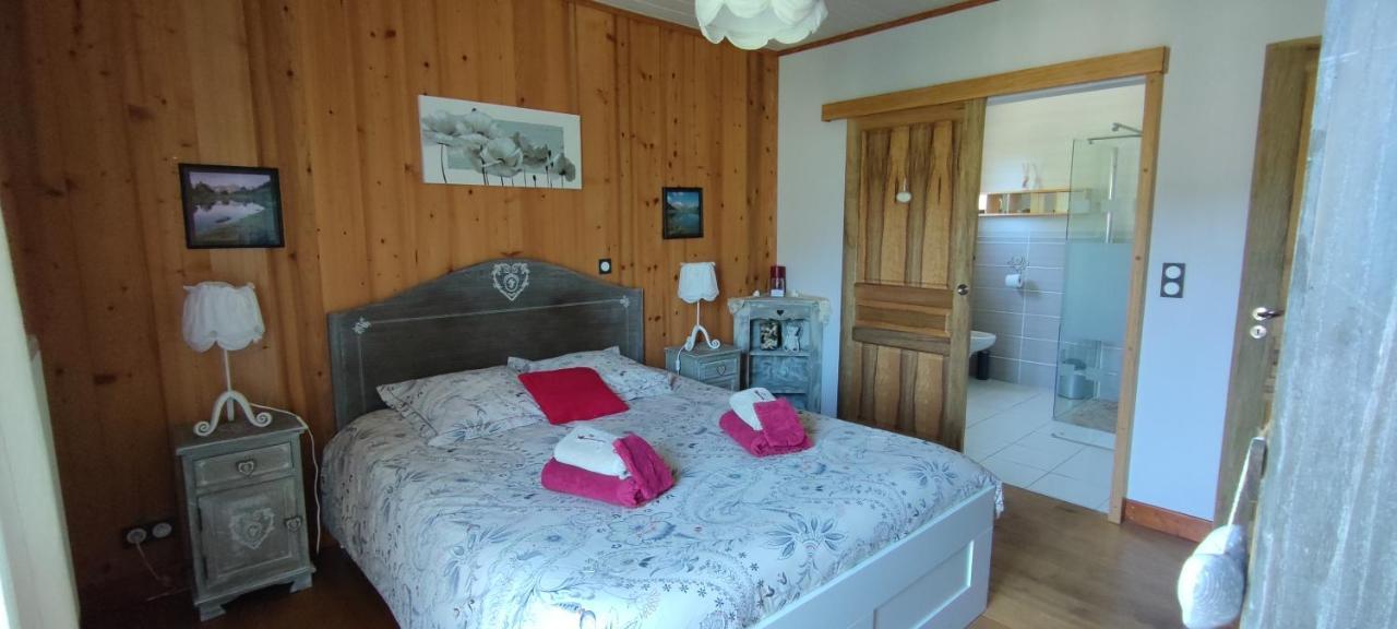Maison D'Hotes Le Shorten Heches Esterno foto