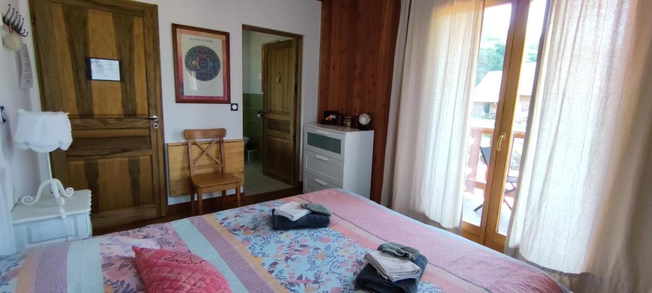 Maison D'Hotes Le Shorten Heches Esterno foto