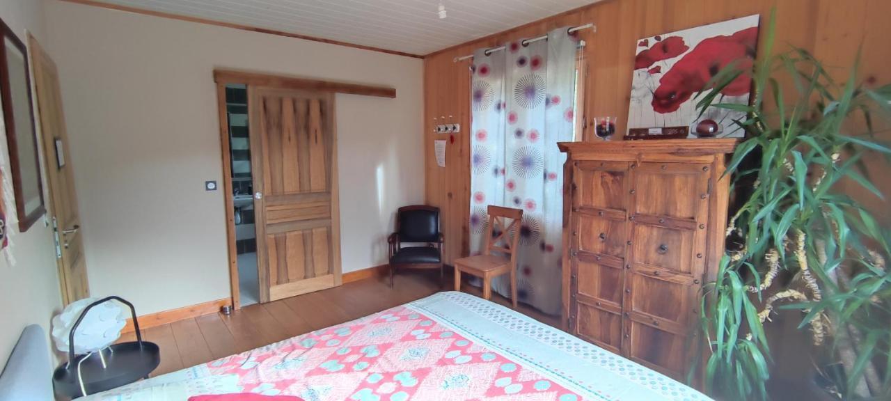 Maison D'Hotes Le Shorten Heches Esterno foto